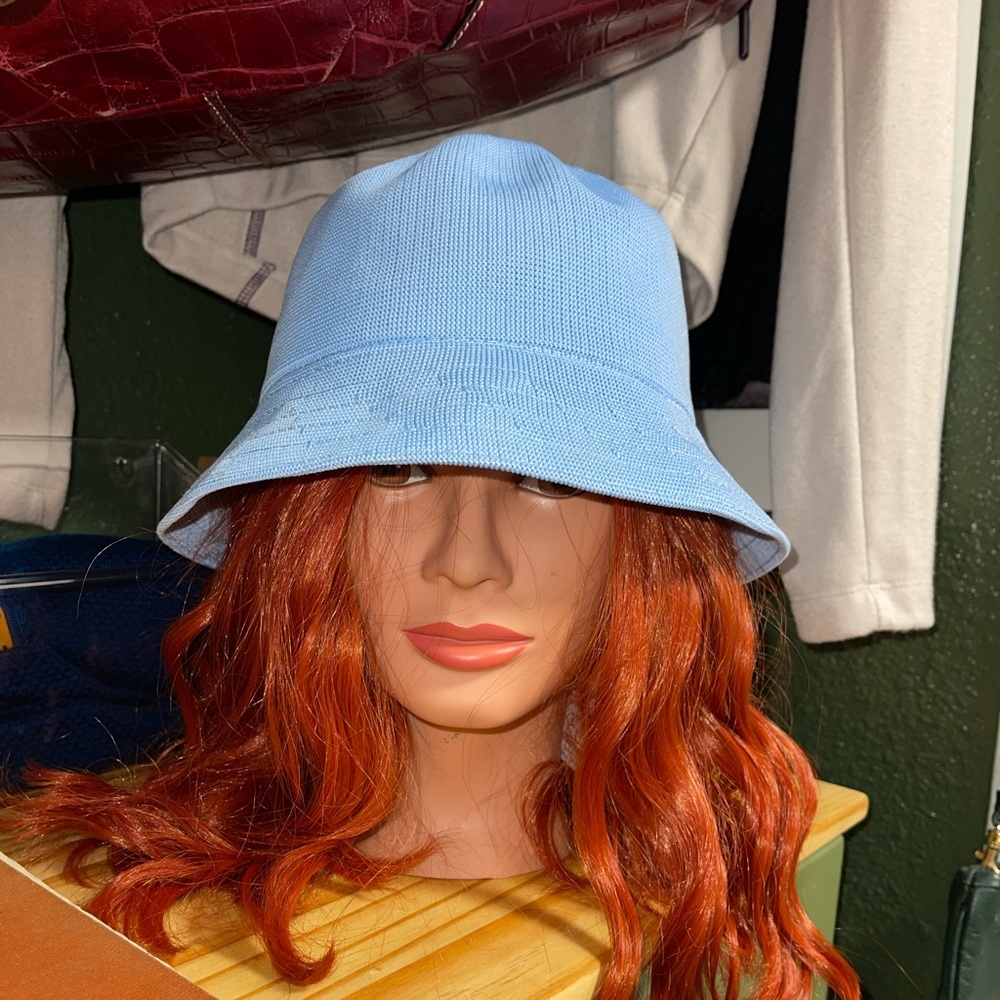 Baby blue legendary bucket hat
